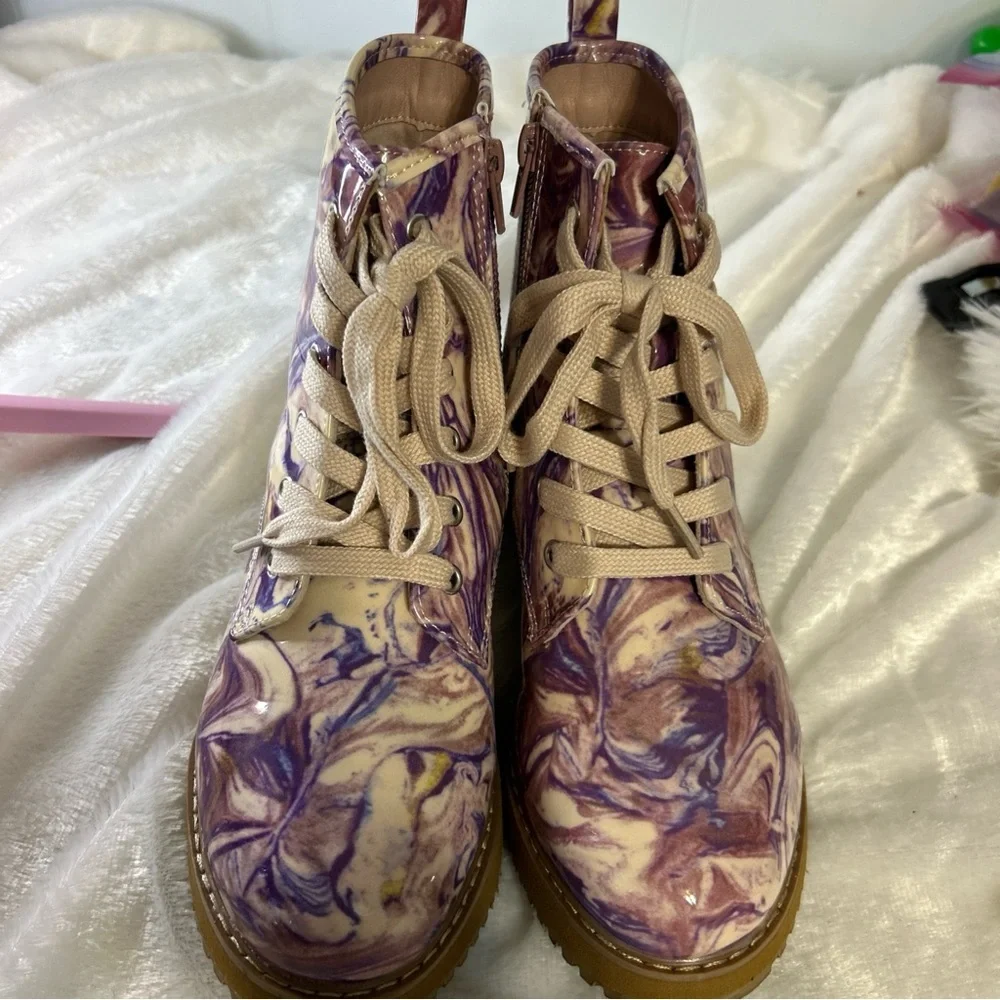 Steve Madden size 5 Stylish‎ Purple and Cream kids Boots